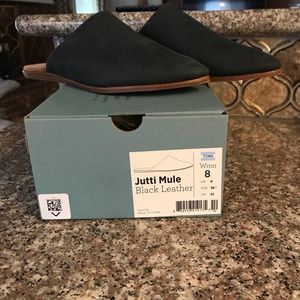 New in box black leather TOMS mules